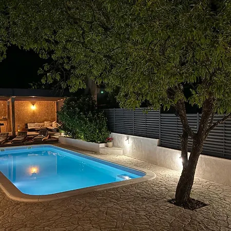 Luxurious Home In Cista Velika